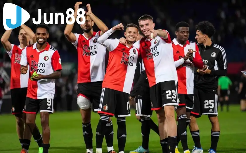 Feyenoord đang thăng hoa trên BXH VĐQG Hà Lan