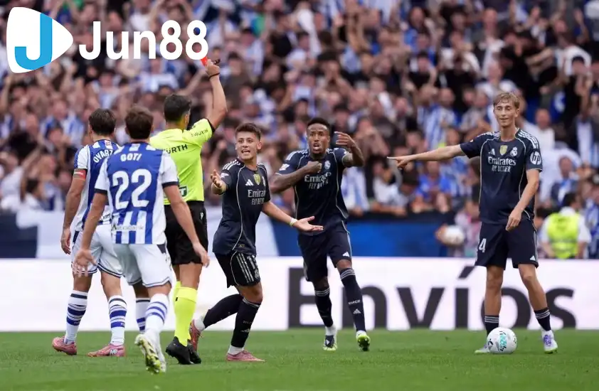 Chiếc thẻ đỏ gây tranh cãi của trọng tài dành cho Dean Huijsen trong trận gặp Real Sociedad Chiếc thẻ đỏ gây tranh cãi của trọng tài dành cho Dean Huijsen trong trận gặp Real Sociedad