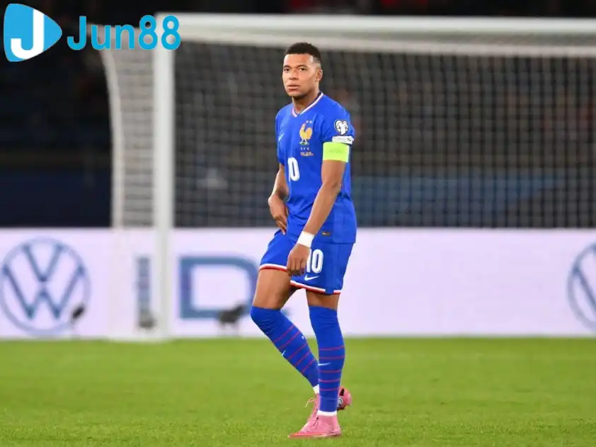 Mbappe bỏ ngỏ khả năng ra sân thi đấu sau khi phải rời sân vì chấn thương ở trận đấu với Azerbaijan (Ảnh: Goal) Mbappe bỏ ngỏ khả năng ra sân thi đấu sau khi phải rời sân vì chấn thương ở trận đấu với Azerbaijan (Ảnh: Goal)