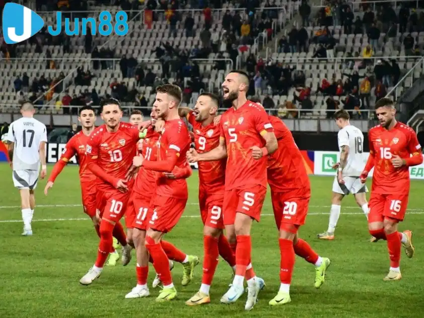 Bắc Macedonia quyết tâm giành trọn 3 điểm trước Kazakhstan để giữ vững ngôi đầu bảng J (Ảnh: Goal)
