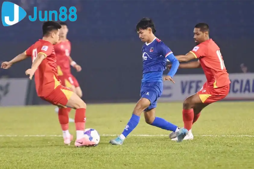 Mặc dù đã giành chiến thắng trước Nepal, nhưng ĐT Việt Nam vẫn cần phải cải thiện nhiều điều. Mặc dù đã giành chiến thắng trước Nepal, nhưng ĐT Việt Nam vẫn cần phải cải thiện nhiều điều.