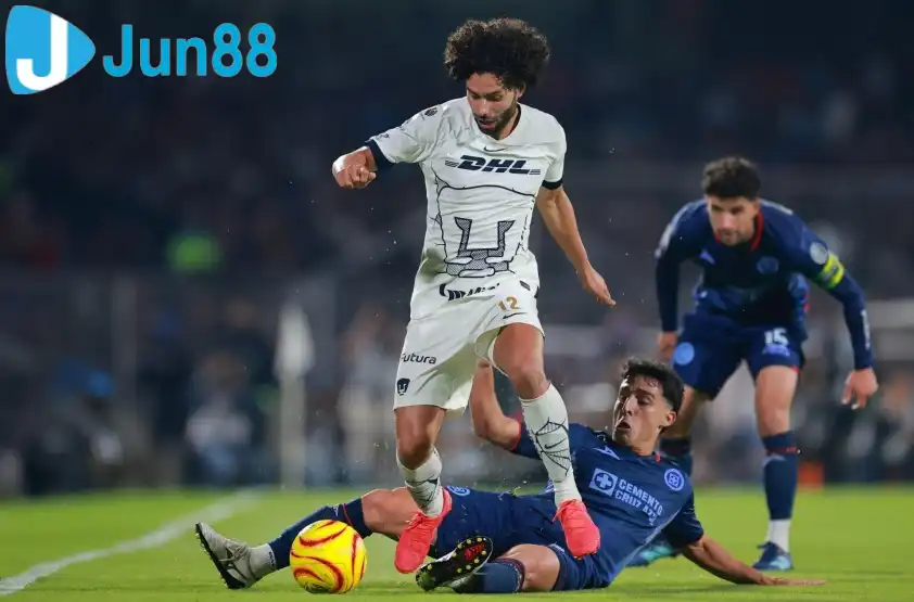 Cruz Azul đang thể hiện sức mạnh vượt trội so với UNAM Pumas. Cruz Azul đang thể hiện sức mạnh vượt trội so với UNAM Pumas.