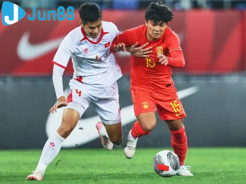 Dù rất nỗ lực nhưng U22 Trung Quốc không thể giành dù chỉ là 1 điểm trước U22 Việt Nam ở lượt trận mở màn (Ảnh: BTC)