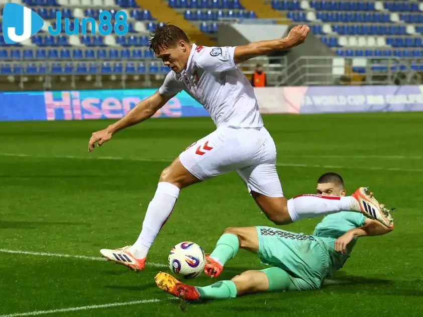 Đan Mạch và Belarus là 2 trạng thái trái ngược nhau (Ảnh: ESPN)