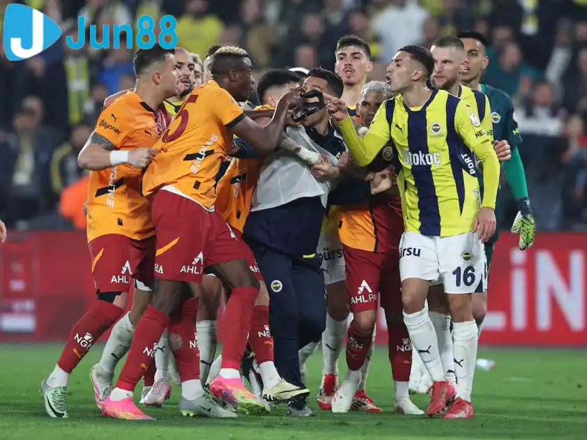 Fenerbahce và Galatasaray đang là hai đội bóng dẫn đầu Super Lig (Ảnh: ESPN)