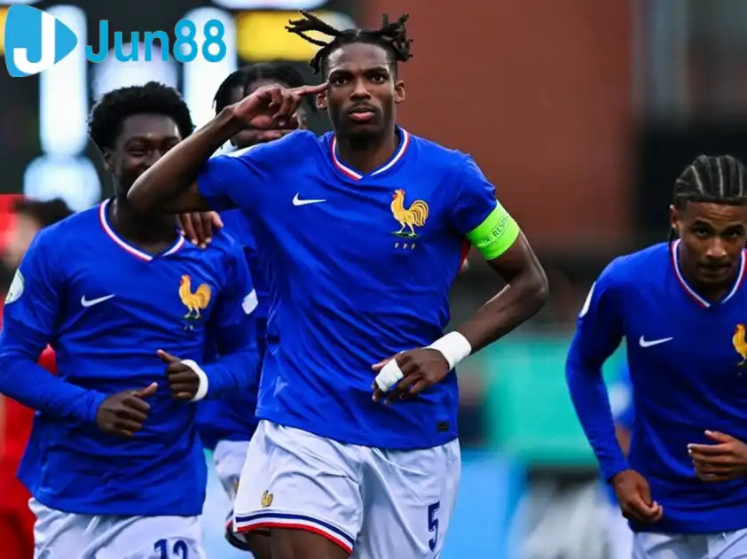 U19 Pháp đối đầu với U19 Quần Đảo Faroe ở lượt trận ra quân (Ảnh: ESPN) U19 Pháp đối đầu với U19 Quần Đảo Faroe ở lượt trận ra quân (Ảnh: ESPN)