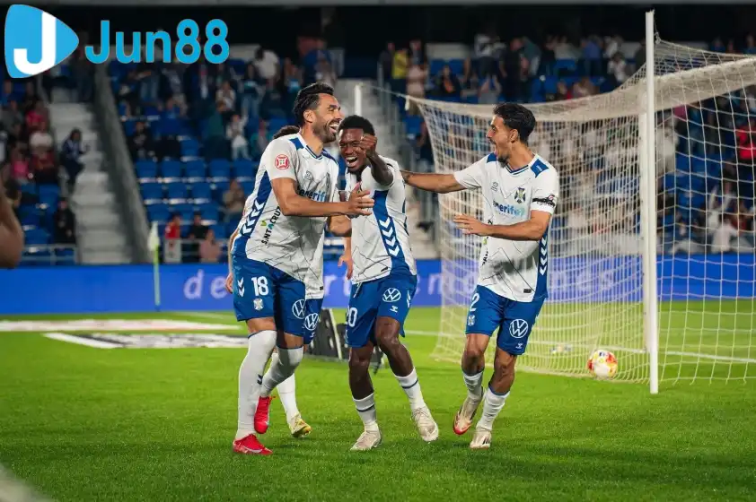 Tenerife được dự đoán sẽ chiến thắng để bước vào vòng đấu tiếp theo. Tenerife được dự đoán sẽ chiến thắng để bước vào vòng đấu tiếp theo.