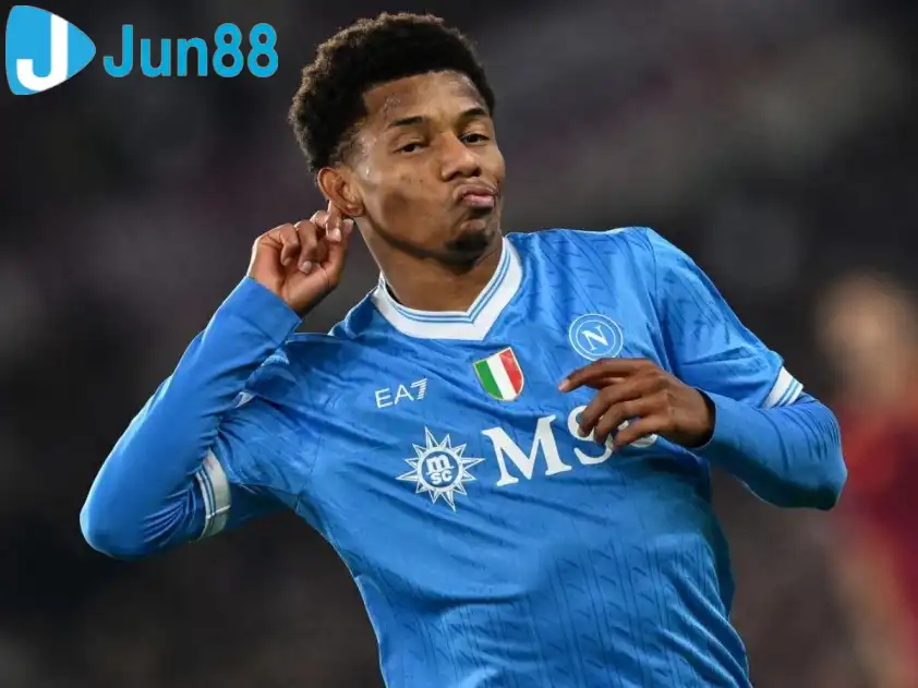 Thiếu vắng Neres đang có phong độ cao sẽ là khó khăn nhất định cho hàng công Napoli ở màn so tài với Cagliari (Ảnh: Football Italia)